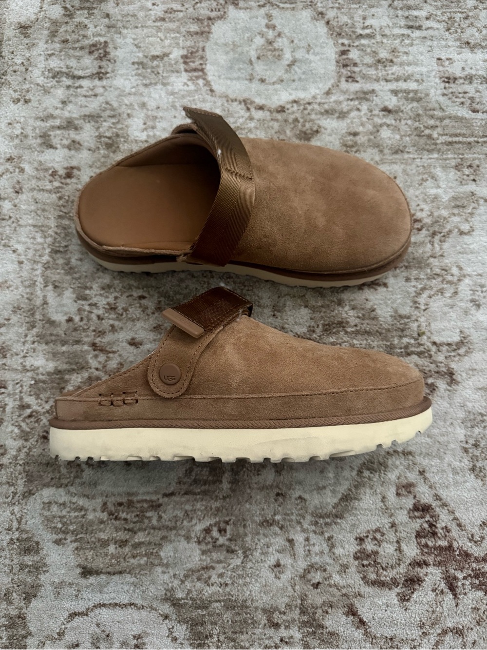 UGG Women's Suede Slip-On Clog - Chestnut